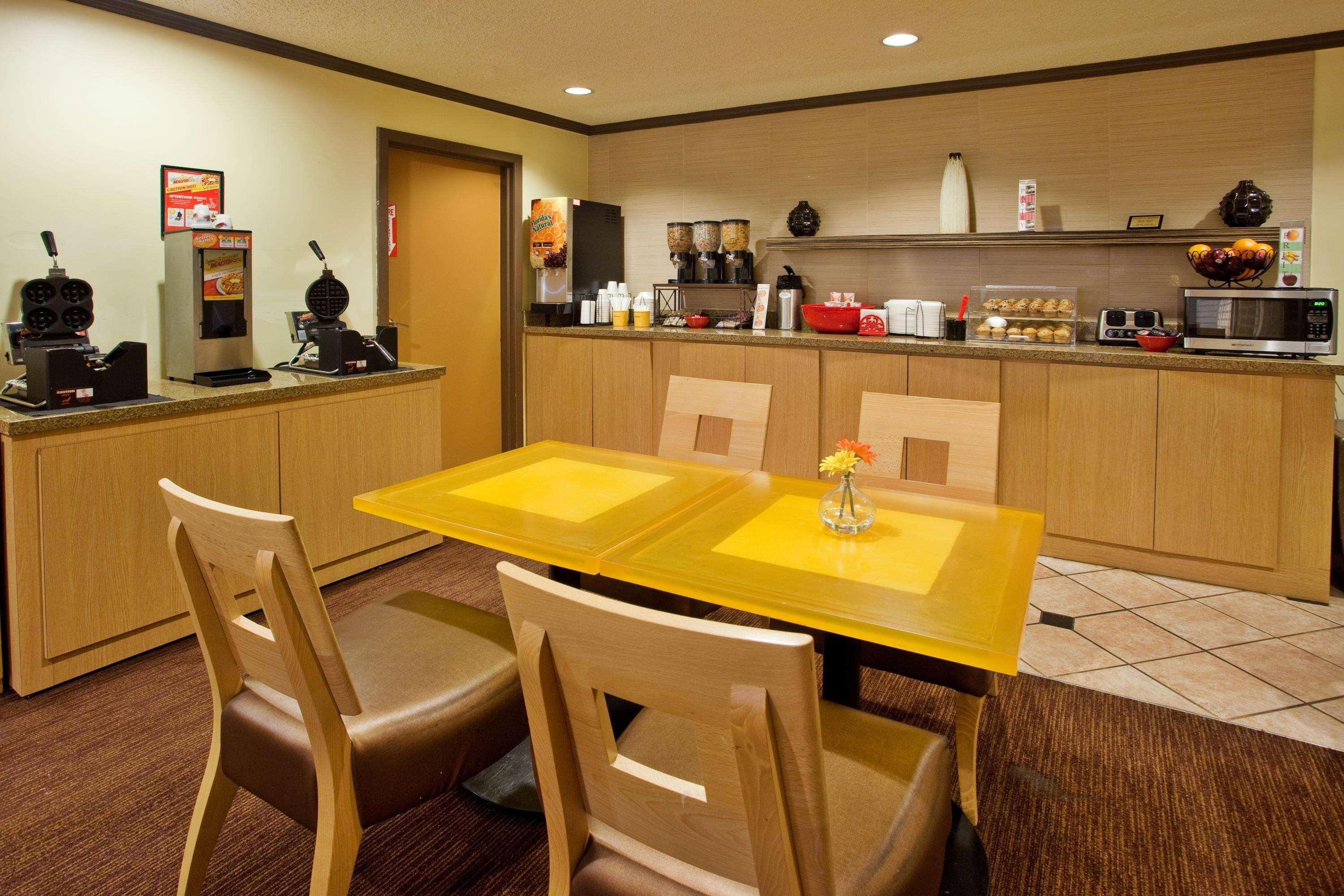 Travelodge By Wyndham Columbus State University Exteriör bild
